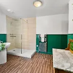 Harbourside Penthouse Sleep 16 شقة *