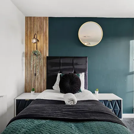 Апартаменти Harbourside Penthouse Sleep 16 *