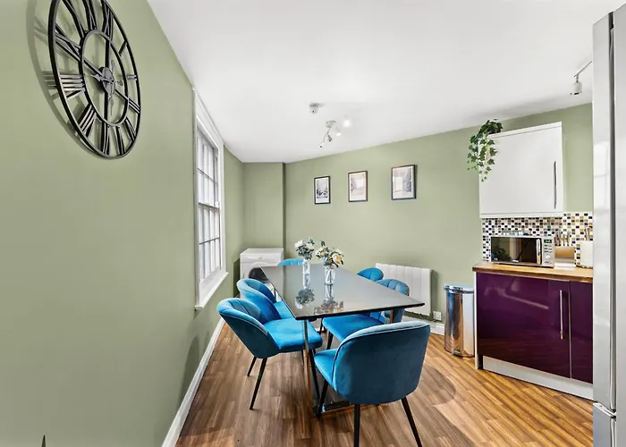 Harbourside Penthouse Sleep 16 Apartment Bristol