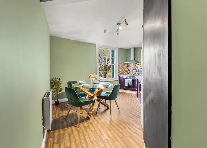 Апартаменти Harbourside Penthouse Sleep 16 *