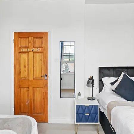 Апартаменты Harbourside Penthouse Sleep 16 *